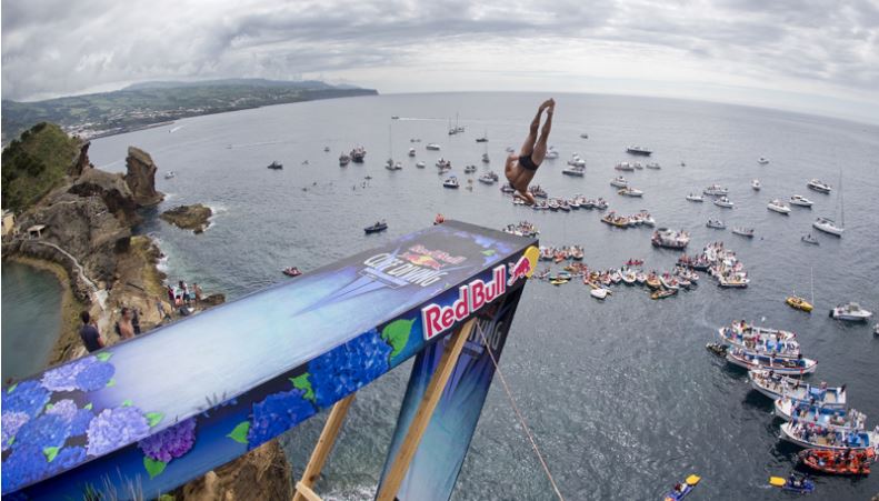 Hændelse, begivenhed væv Recollection Sports: Red Bull Cliff Diving World Series returning to Vila Franca do  Campo - Azores - Portuguese American Journal