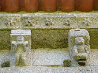 Stonemasons venerated in the corbels of St. Genes of Boelhe church